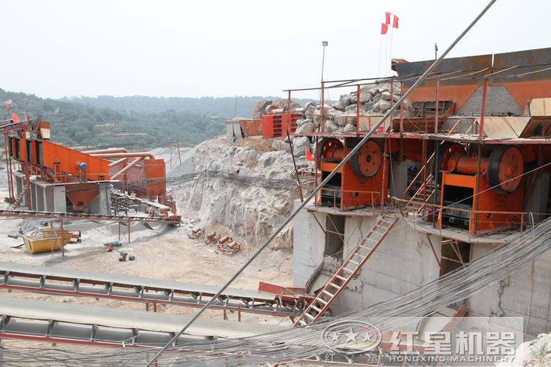 河南鵝卵石破碎生產(chǎn)線現(xiàn)場(chǎng) 河南鵝卵石破碎生產(chǎn)線現(xiàn)場(chǎng)